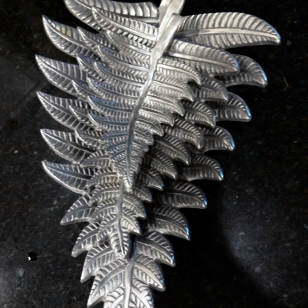 Silver Leaf-Shaped Decorative Trays - Picture 4 of 14